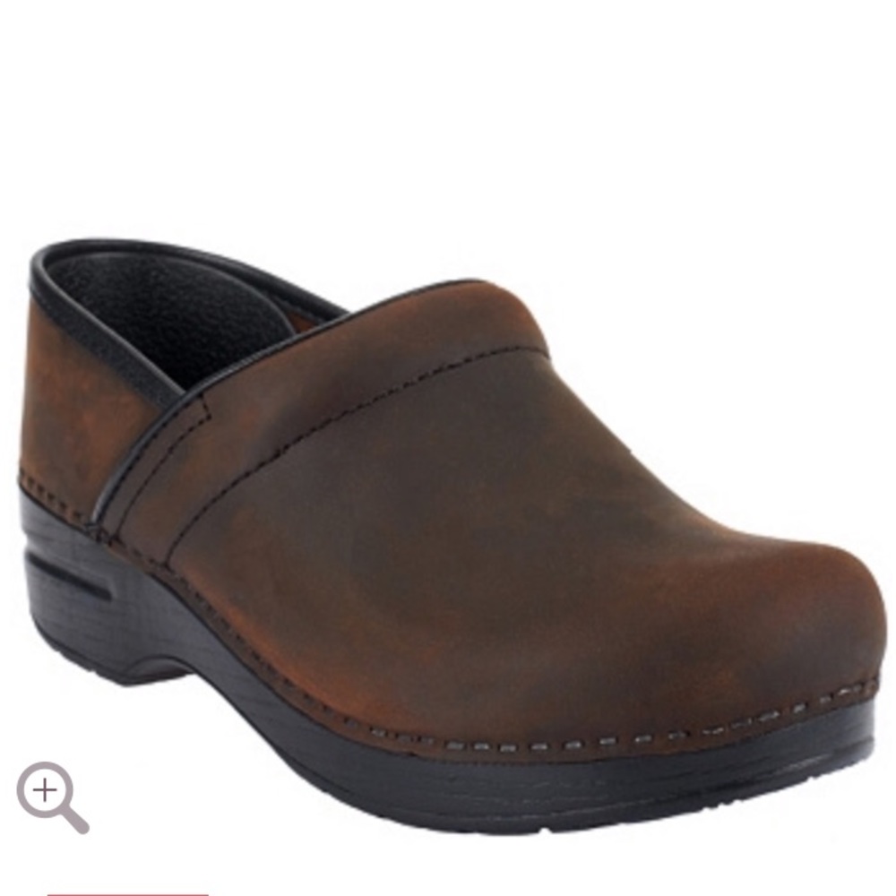 Brown leather dánsko clogs